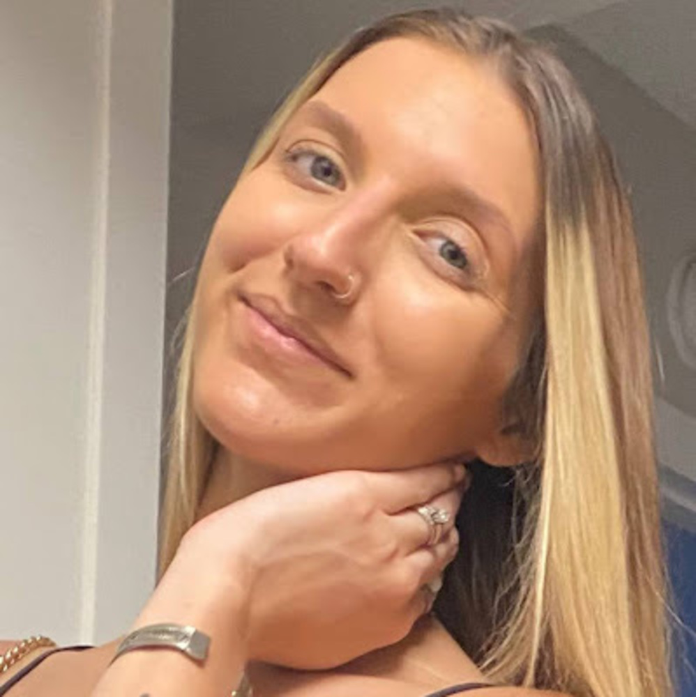 Meet your Posher, Hayley